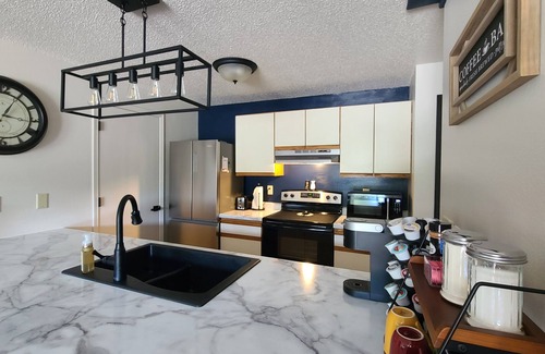 Deadwood Condo | Charming 2 bedroom/2 bath condo with full kitchen, 3 TV's, AC, WiFi & more.