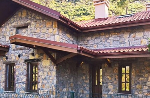 Avlana Cottage | Charming 2-bedroom 2-living room cottage in delightful Marmaris with AC, WiFi