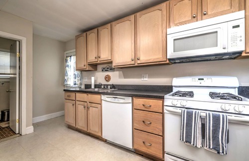 Milford House | Charming 2-bedroom 50 ft from Fort Trumbull private beach.