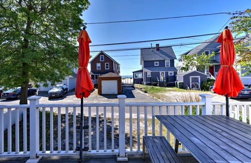 Milford House | Charming 2-bedroom 50 ft from Fort Trumbull private beach.