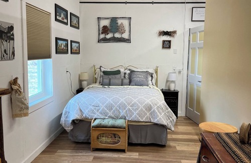 Town of Macomb Apartment | Charming 2-bedroom apartment with AC, WiFi in pleasant De Peyster