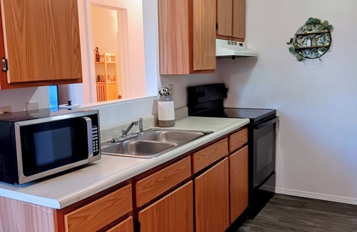 Osawatomie Apartment | Charming 2-bedroom apartment in peaceful Osawatomie Mid Term Stays