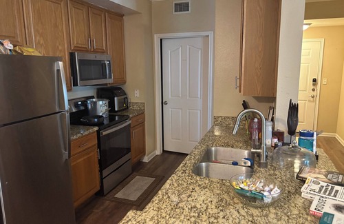 The Colony Apartment | Charming 2-bedroom apartment in The Colony with fitness room, AC