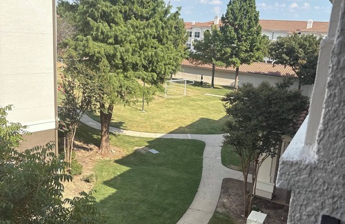 The Colony Apartment | Charming 2-bedroom apartment in The Colony with fitness room, AC