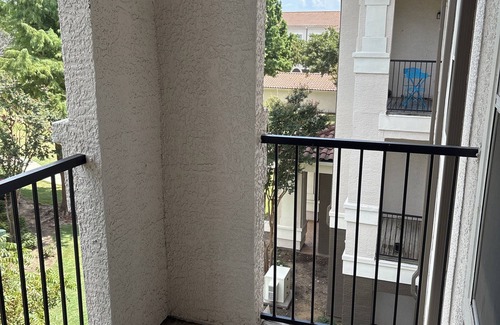 The Colony Apartment | Charming 2-bedroom apartment in The Colony with fitness room, AC