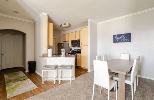 Galveston Apartment | Charming 2-bedroom apartment with AC and WiFi in delightful Galveston