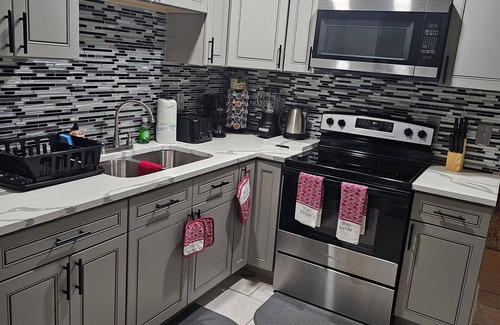 Hollywood Apartment | Charming 2-bedroom apartment with WiFi, AC in awesome Hollywood