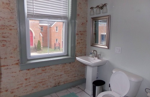 Maysville Apartment | Charming 2-bedroom apartment with WiFi and AC in enchanting Maysville