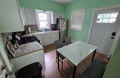 Rochester Apartment | Charming 2-bedroom apartment in terrific Rochester with WiFi