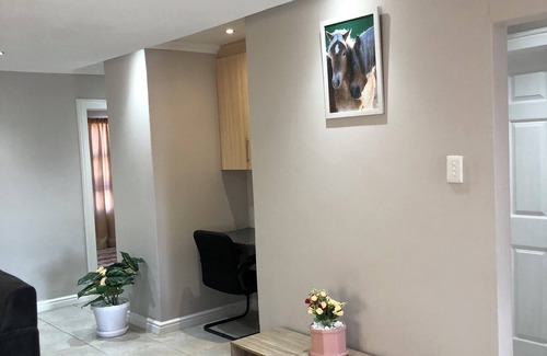 Port Elizabeth Apartment | Charming 2-bedroom apartment with WiFi in Gqeberha