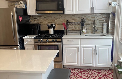 Bedford-Stuyvesant Apartment | Charming 2-bedroom apartment with AC, WiFi in vibrant Brooklyn