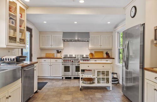 Rockport Apartment | Charming 2-bedroom apartment in serene Rockport neighborhood