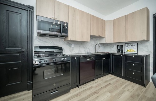 St. Louis Apartment | Charming 2-bedroom apartment in awesome St. Louis with AC, WiFi