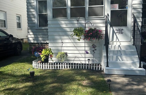 Syracuse Apartment | Charming 2-bedroom apartment in enchanting Eastwood Syracuse with AC