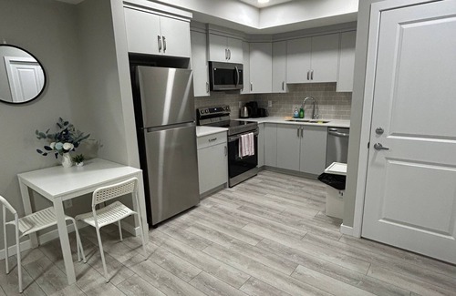 Calgary Apartment | Charming 2-bedroom apartment in fabulous Calgary with WiFi, AC