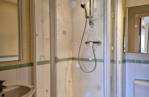 East Acton Apartment | Charming 2-Bedroom Apartment