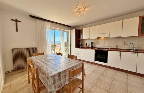 Barusici Apartment | Charming 2-bedroom apartment with Sea View, Pets-Friendly in Ljutići