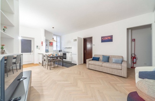 Carrobbio Apartment | Charming 2-Bedroom Apartment in Milanese Building