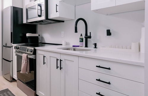 Beverly Apartment | Charming 2-bedroom apartment in beautiful Beverly with AC