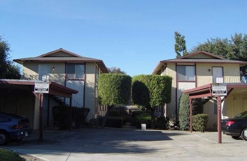 Concord Apartment | Charming 2-bedroom apartment in delightful Concord with AC