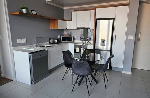 Sandown Apartment | Charming 2-bedroom apartment in wonderful Sandton with fitness room, WiFi