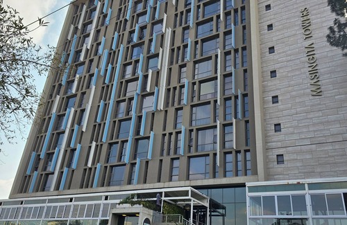 Sandown Apartment | Charming 2-bedroom apartment in wonderful Sandton with fitness room, WiFi