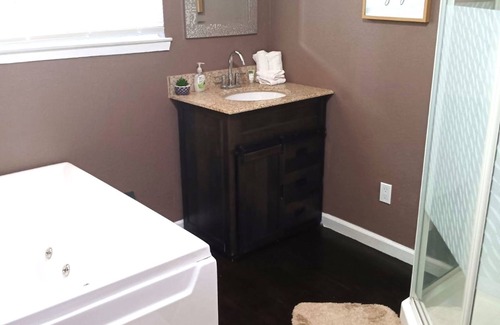 Auburn Apartment | Charming 2-bedroom apartment with WiFi, AC in serene Auburn