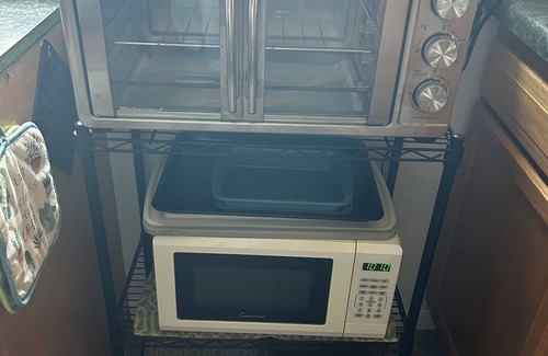 Aurora Apartment | Charming 2-bedroom apartment with AC, WiFi in lovely Aurora.