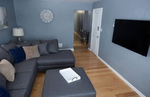Dayton Apartment | Charming 2-bedroom apartment with WiFi, AC in gorgeous Dayton [Apt 3]