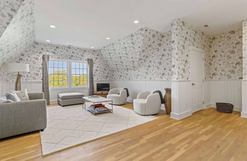 Redding Ridge Apartment | Charming 2-bedroom apartment above horse stables on Tuckers Ridge Farm in Easton