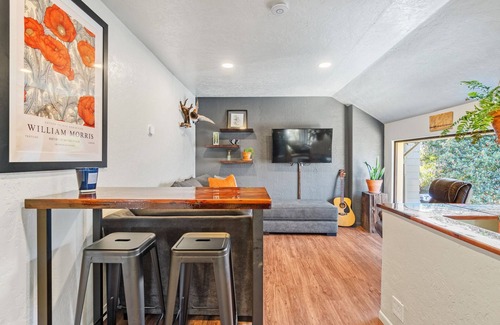 Eureka Apartment | Charming 2-bedroom apartment in convenient neighborhood in Eureka