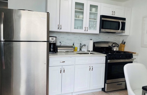 Queens Apartment | Charming 2-bedroom apartment with AC, WiFi in delightful Queens