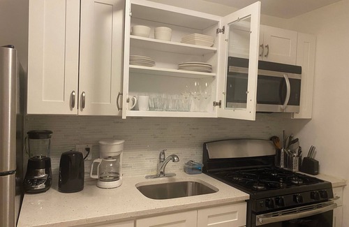 Queens Apartment | Charming 2-bedroom apartment with AC, WiFi in delightful Queens