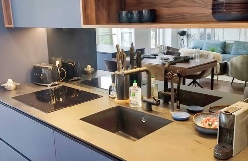 3rd Arrondissement Apartment | Charming 2-Bedroom Apartment in Marais area-Paris with AC