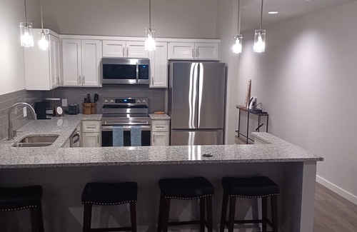 Manor Apartment | Charming 2-Bedroom Apartment in Downtown Manor