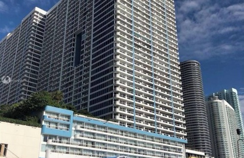 Downtown Miami Apartment | Charming 2-bedroom apartment with AC in sunny Miami