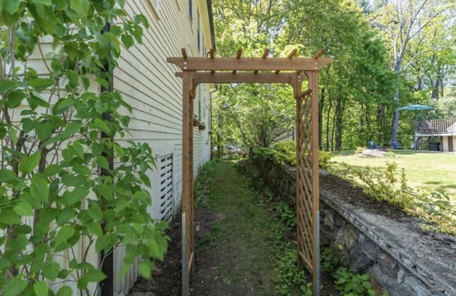 Auburn Apartment | Charming 2 bedroom apt in quiet neighborhood