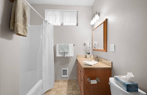 The Dalles House | Charming 2-bedroom bungalow with WiFi, AC in marvelous The Dalles
