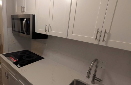 Ellenwood House | Charming 2-bedroom basement with WiFi, AC in brilliant Conley