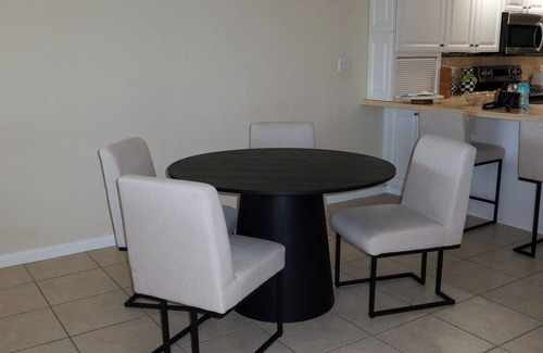 Siesta Key House | Charming 2-bedroom beach front condominium in Siesta Key