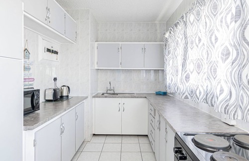 Kingsborough Apartment | Charming 2-bedroom beachfront apartment with WiFi in Amanzimtoti