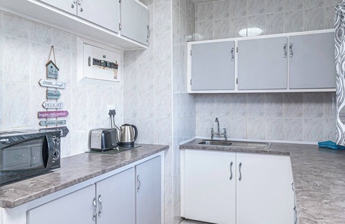 Kingsborough Apartment | Charming 2-bedroom beachfront apartment with WiFi in Amanzimtoti