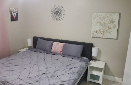 Tamiami Bed & Breakfast | Charming 2-bedroom bed & breakfast in fabulous Miami with AC,