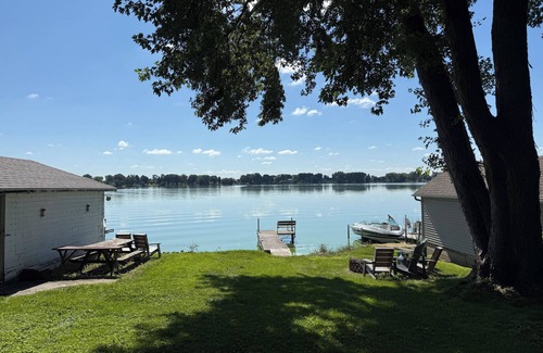 Dodge House | Charming 2-bedroom bungalow on Beaver Dam Lake
