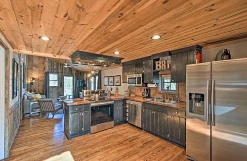 Blue Ridge Cottage | Charming 2-bedroom cottage in brilliant Blue Ridge with hot tub, patio, fire pit