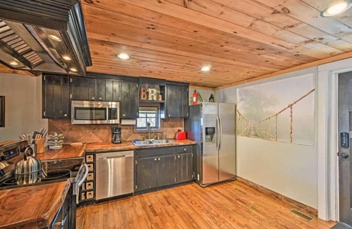 Blue Ridge Cottage | Charming 2-bedroom cottage in brilliant Blue Ridge with hot tub, patio, fire pit