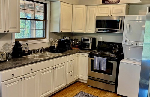 Eagle Rock Cabin | Charming 2-Bedroom Cabin Nestled on Craig Creek in Eagle Rock