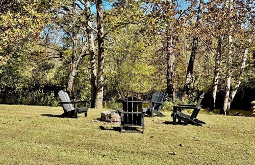 Eagle Rock Cabin | Charming 2-Bedroom Cabin Nestled on Craig Creek in Eagle Rock