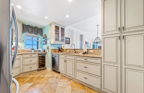 Bluff Park Condo | Charming 2-bedroom condo in delightful Long Beach with AC, WiFi