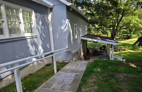 New Canaan Cottage | Charming 2 Bedroom Cottage in Peaceful New Canaan - Pet Friendly!
